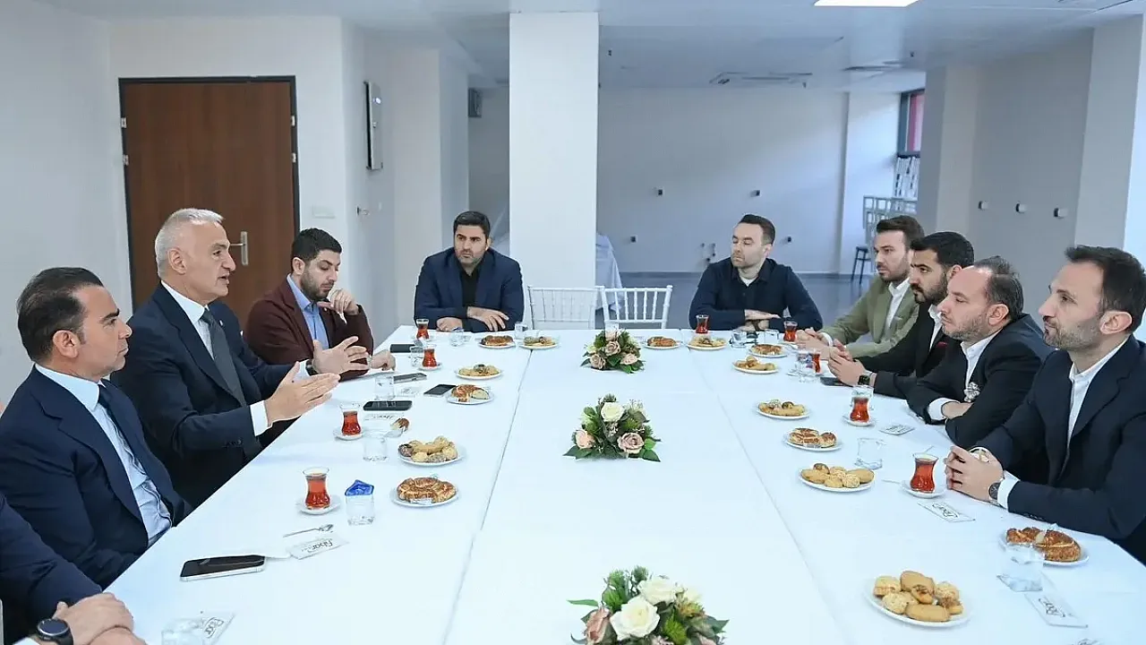 Kurban Bayramı 9 Gün Olacak Mı ? Bakan Ersoy Açıkladı