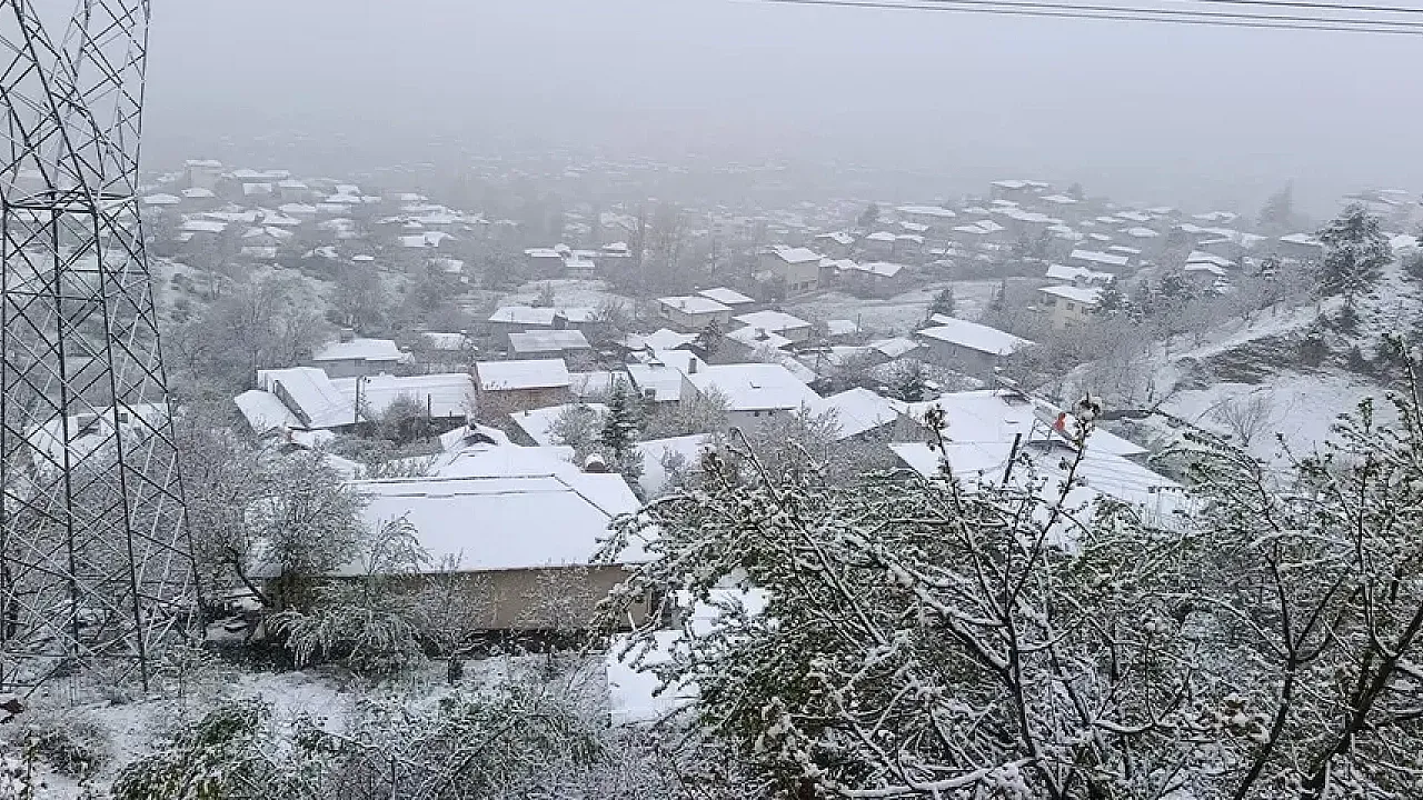 Türkiye'de Meteorolojik Şok! Mayıs Ayında Adana'ya Kar Yağdı Kış Geri Döndü
