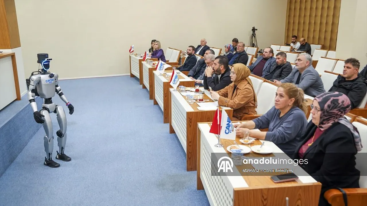 Türkiye'de bir ilk! Meclis Toplantısına Katıldı Tüm Soruları Yanıtladı