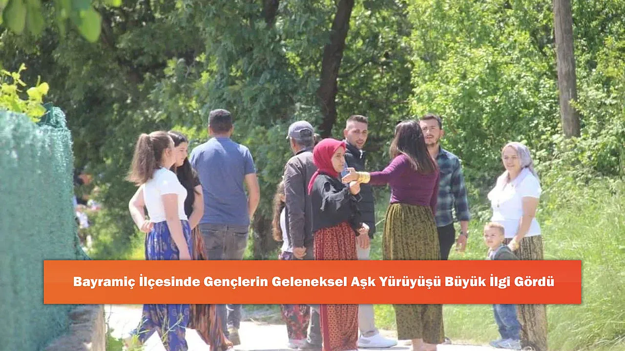 Bayramiç İlçesinde Gençlerin Geleneksel Aşk Yürüyüşü Büyük İlgi Gördü