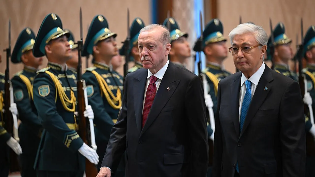 Astana'da Kritik Zirve! Cumhurbaşkanı Erdoğan Kazakistan'da Törenle Karşılandı