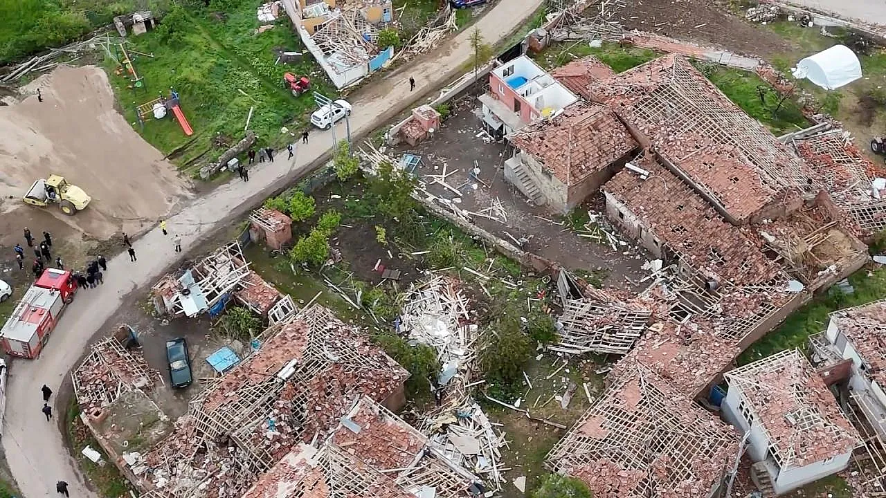 Çorum'da Hortum Dehşeti! Köyler Havadan Görüntülendi, Yıkım Gözler Önünde