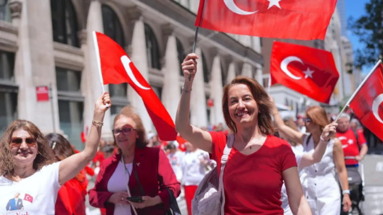 ABD'de Türk Günü Coşkusu! Binlerce Kişi New York Sokaklarında Buluştu