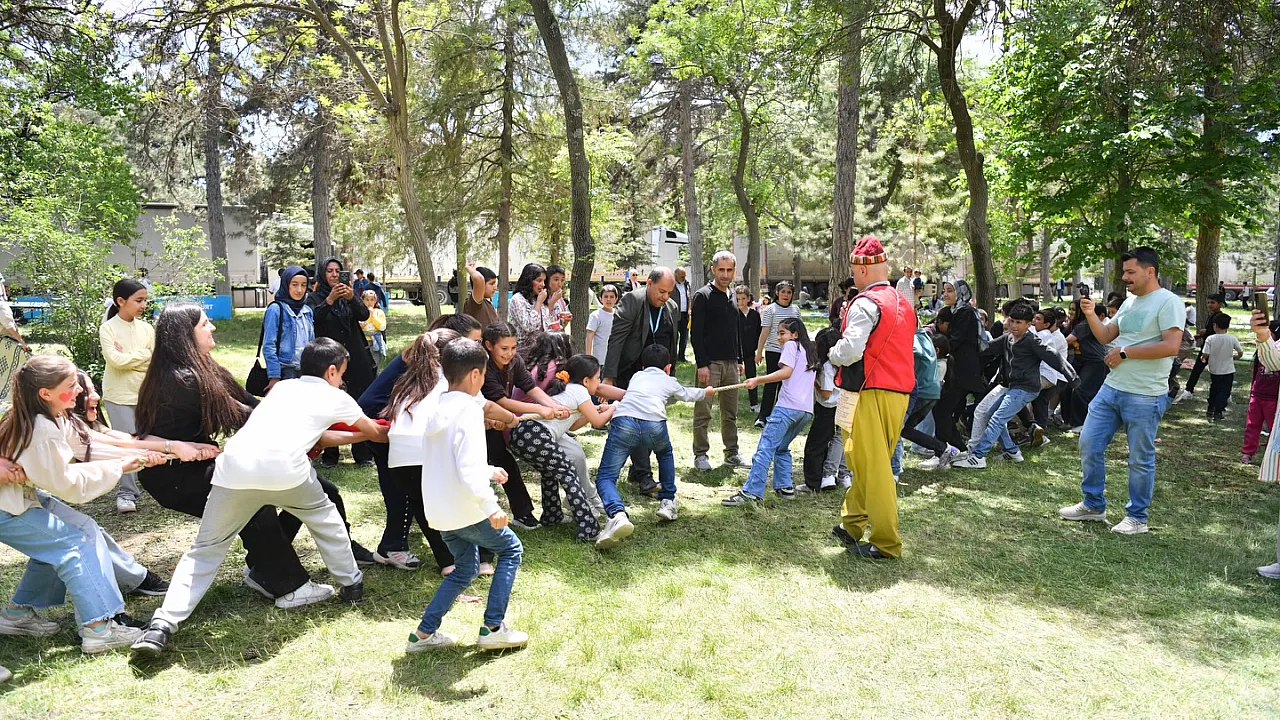 Malatya'da Çocuk Şenliği Yoğun İlgi Gördü! Aileler ve Öğrenciler Aynı Alanda Buluştu