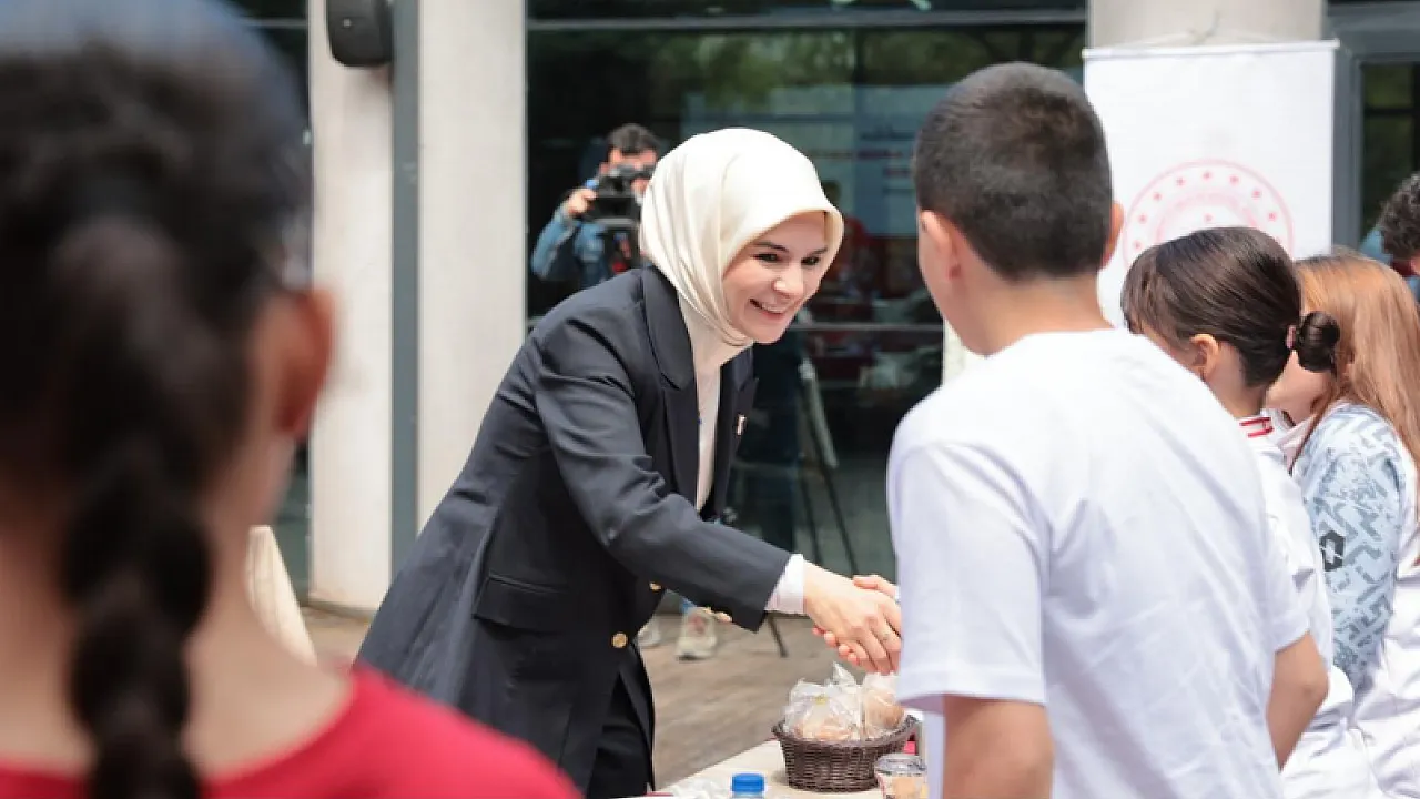 Bakan Göktaş Gençlerle Buluştu! Sosyal Medyaya Aldanmayın