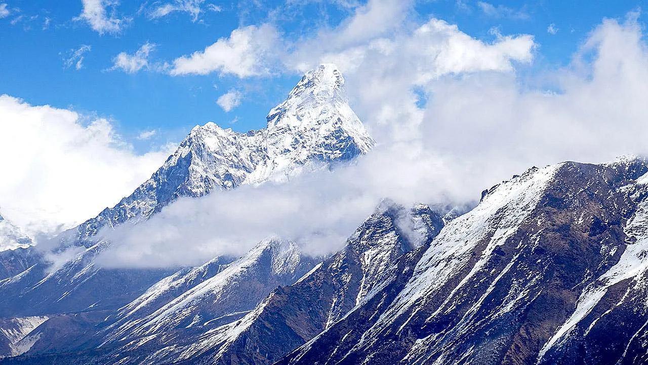 Everest'te Tarihi Gün! Zirve Yolculuğunda Tarihi Kalabalık