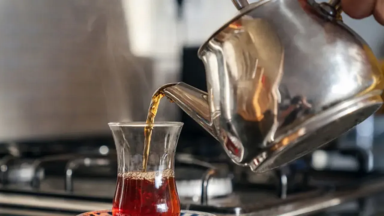 Lavaboya Dökenler Büyük Pişman! Bayat Çayın Bilimsel Olarak Kanıtlanan Gizli Gücü