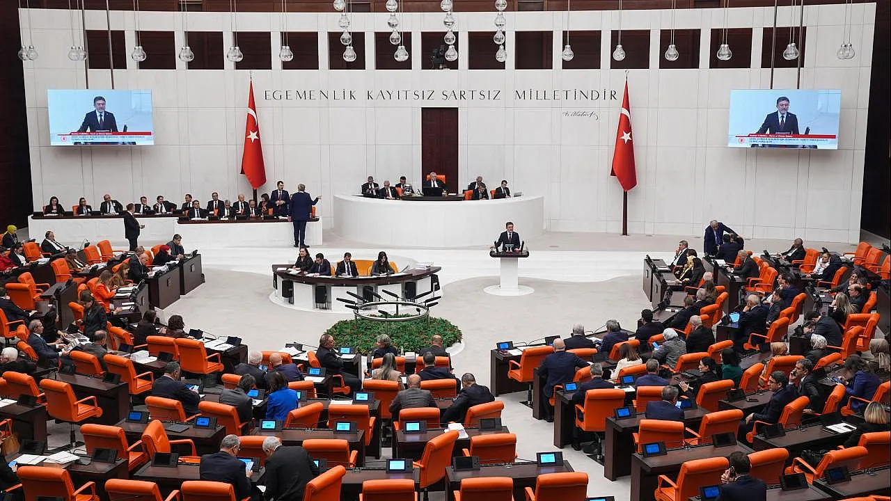 TBMM'den Son Dakika Kararı! O Hizmeti Sağlayana Tam 100 Bin TL Ceza Kesilecek