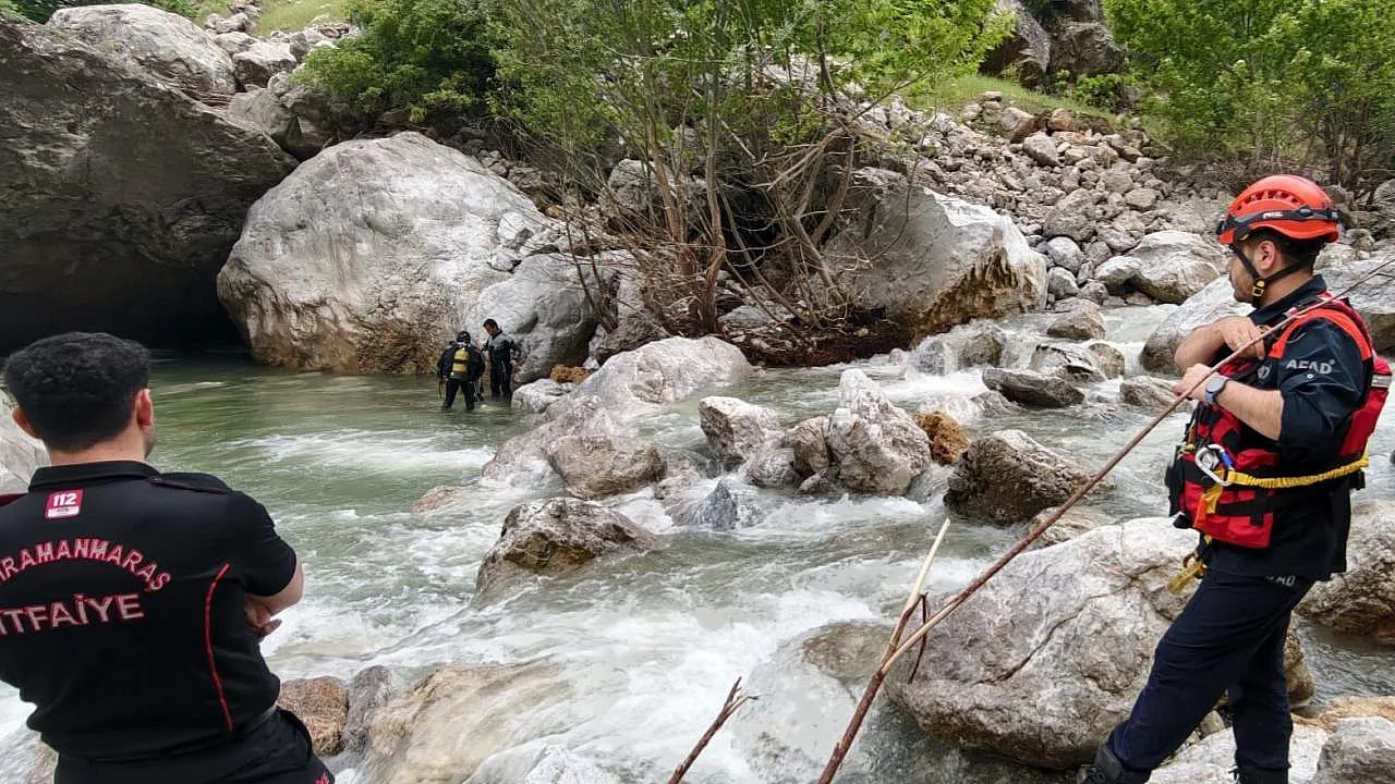 Kahramanmaraş'ta Nehirde Kaybolan Kişiyi Arama Çalışmaları Sürüyor