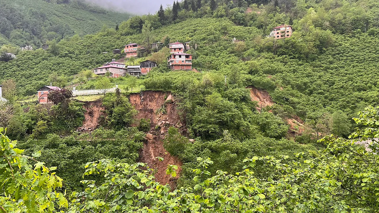 Giresun'da Heyelan Alarmı! 33 Ev Güvenlik Nedeniyle Boşaltıldı