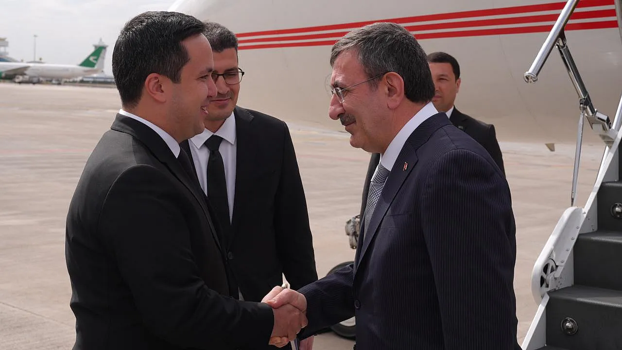 Cumhurbaşkanı Yardımcısı Cevdet Yılmaz Önemli Temaslar İçin Türkmenistan'da