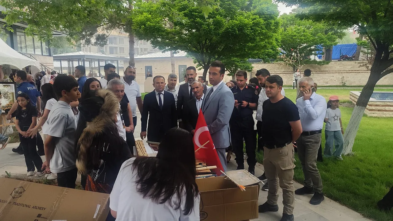 Kuluncak'ta Kursiyerlerin Resim ve El Sanatları Sergilendi!