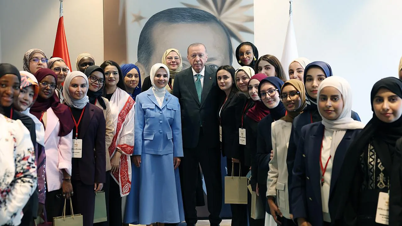 Cumhurbaşkanı Erdoğan Genç Liderleri AK Parti Genel Merkezi'nde Ağırladı