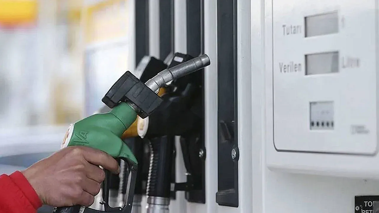 Akaryakıtta Gece Yarısı Alarmı: Benzin ve Motorine Bu Gece Zam Gelecek mi?