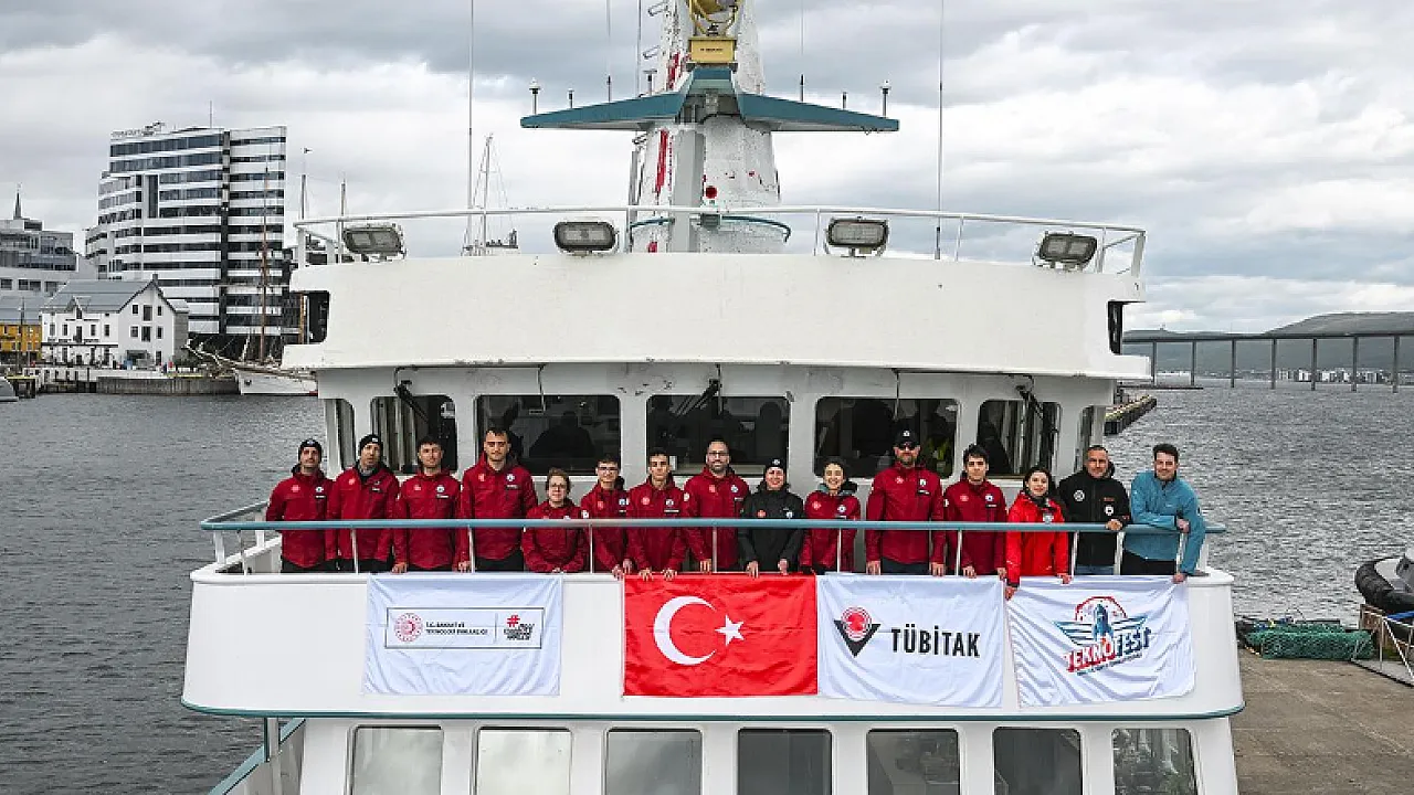 Türkiye'nin Kuzey Kutbu Yolculuğu Başladı! Bilim İnsanları Arktik'te Verilerin Peşinde