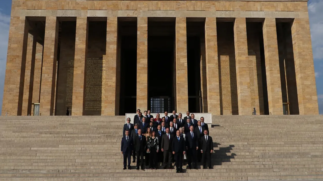 Ankara'da Dikkat Çeken Ziyaret! NATO Yetkilileri Anıtkabir'e Gitti