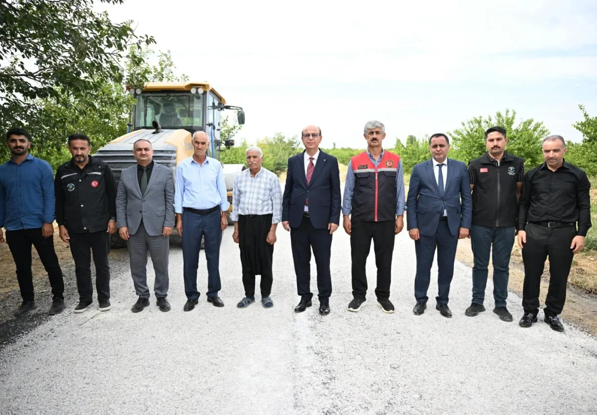 BAŞKAN GEÇİT, “YEŞİLYURT’UN HER NOKTASINDA ÇALIŞMALARIMIZ DEVAM EDİYOR”