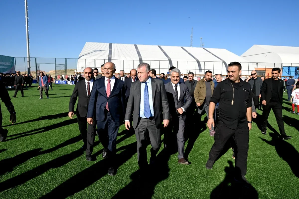 Bakan Osman Aşkın Bak'tan Melekbaba Spor Tesisine Tam Not "MÜTHİŞ BİR TESİS OLMUŞ"