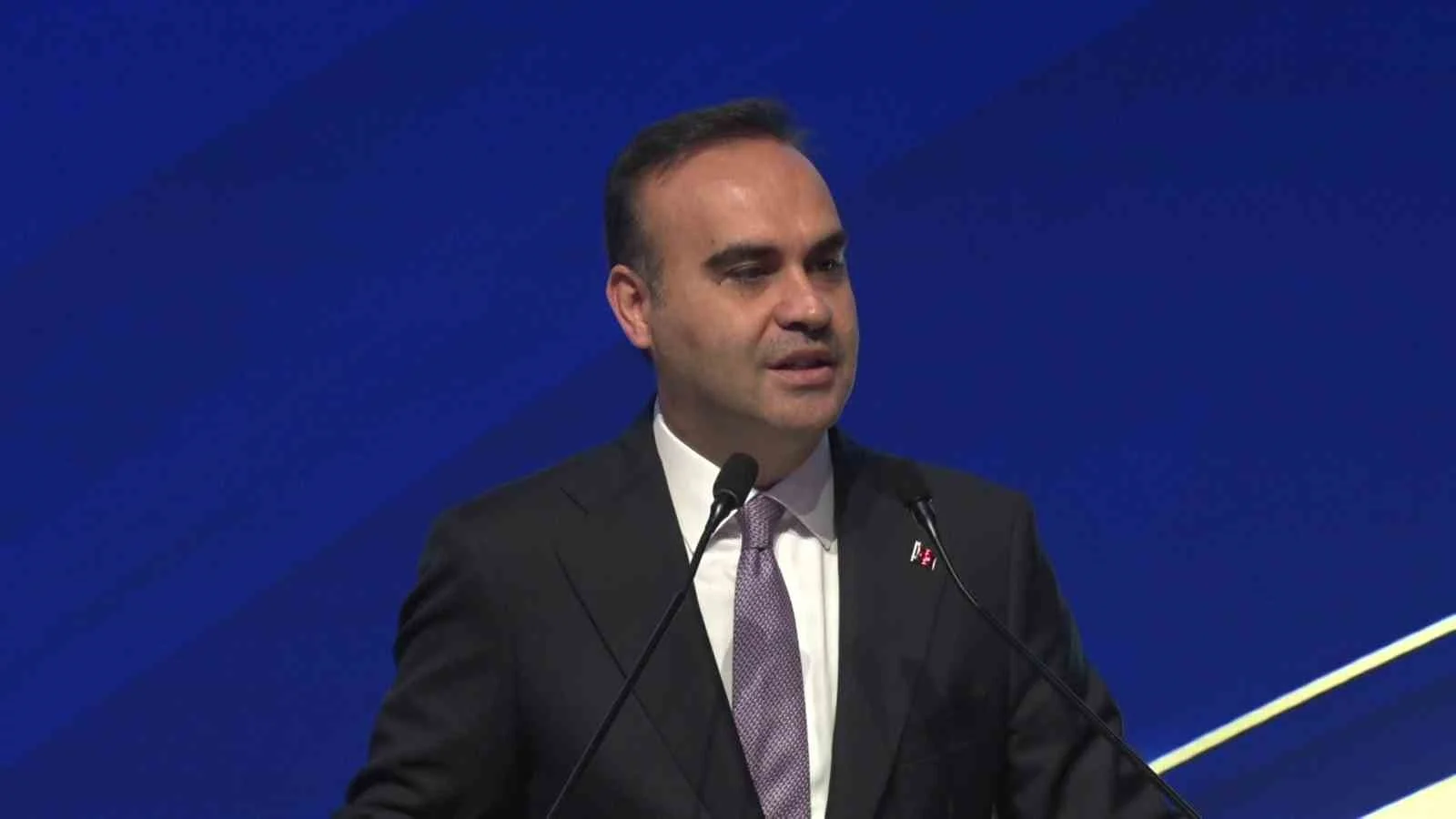 Bakan Kacır: "Türkiye coğrafi konumuyla, istikrarlı büyüyen ekonomisiyle, lojistik avantajlarıyla, nitelikli insan kaynağıyla eşsiz bir merkezdir"