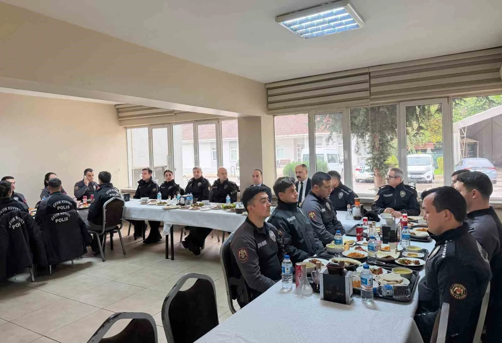 Eskişehir İl Emniyet Müdürü Yılmaz, çevik kuvvet ekipleriyle bir araya geldi