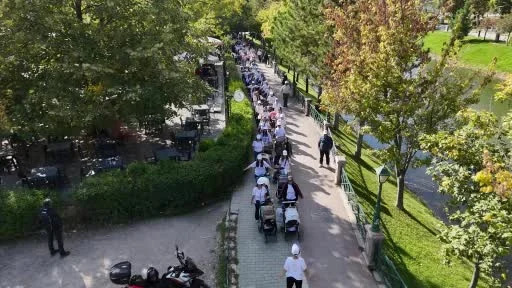 Eskişehir’de 75 anne aynı anda bebekleriyle birlikte egzersiz yaptı