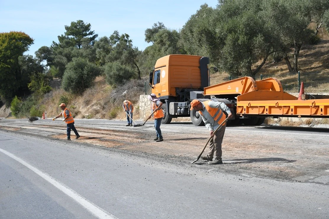 Kuşadası Aydın yolunda deforme olan bölümler yenilendi