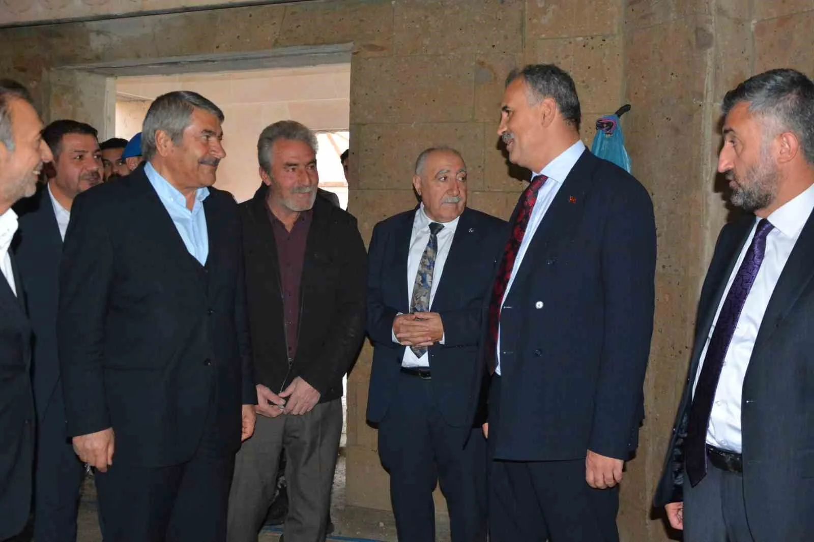 Vali Önder Bozkurt Patnos’ta Seyir Tepesi’ne hayran kaldı