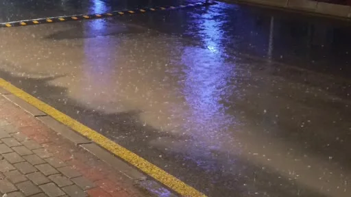 Tekirdağ’da sağanak yağış etkili oldu, cadde sular altında kaldı