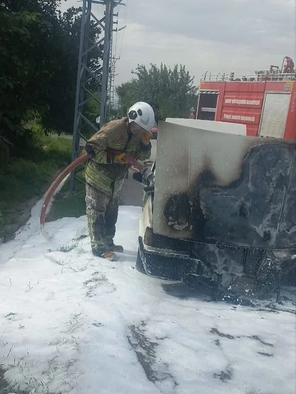 Erzin’de TOFAŞ alevlere teslim oldu