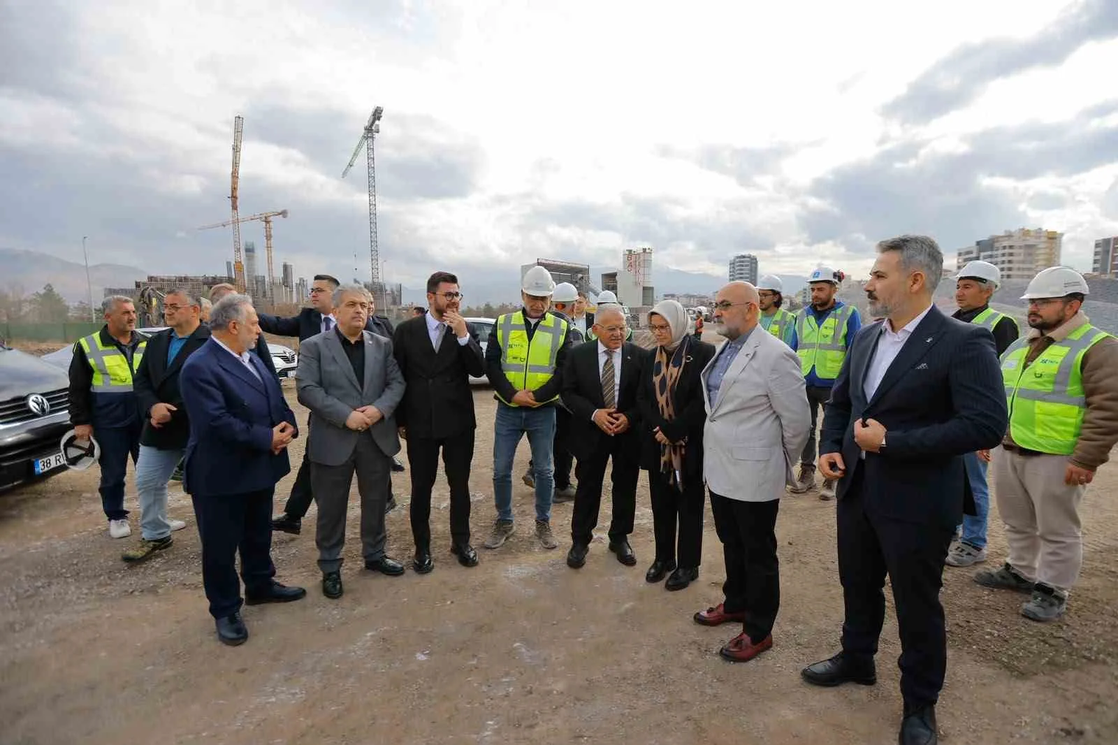 Başkan Büyükkılıç, milletvekilleriyle Kartal Katlı Kavşağı projesini incledi