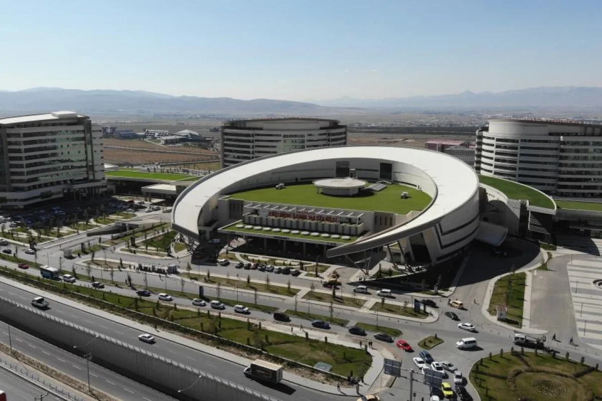 Erzurum Şehir Hastanesi’nde akşam polikliniği ekim ayında da devam ediyor