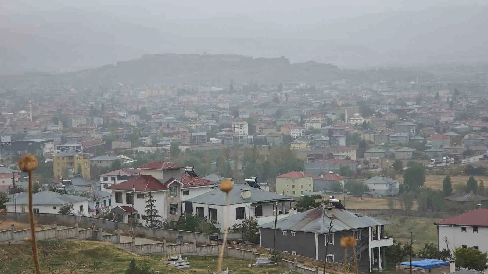 Van’da sis ve yağmur etkili oldu
