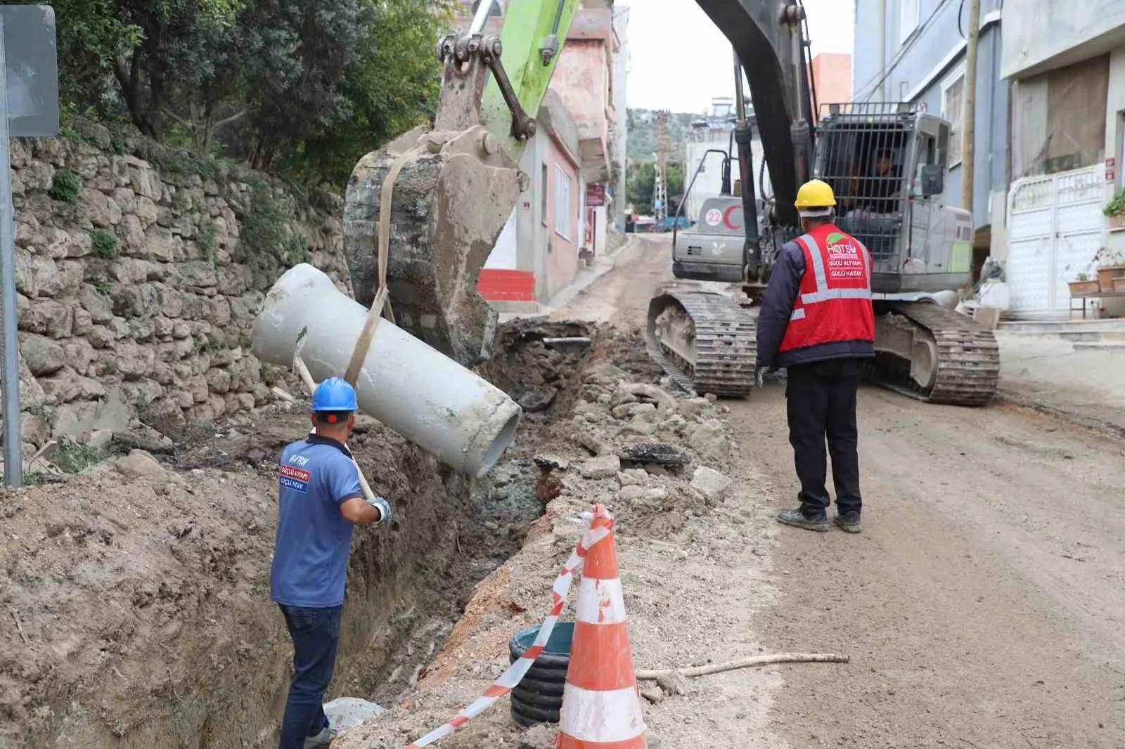 Yayladağı’nda 30 yıllık kanalizasyon hattı yenileniyor
