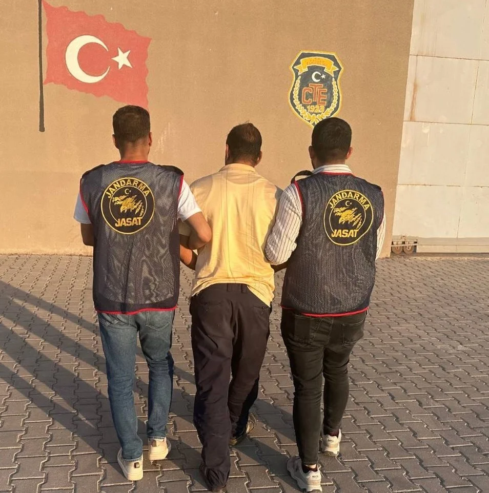 Kesinleşmiş hapis cezasıyla aranan 2 şahıs yakalandı