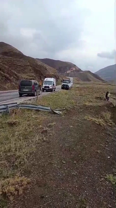 Erzurum’da Palandöken geçidinde tır uçuruma yuvarlandı