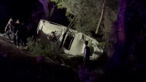 Antalya’da dağcıları taşıyan minibüs şarampole devrildi: 15 yaralı