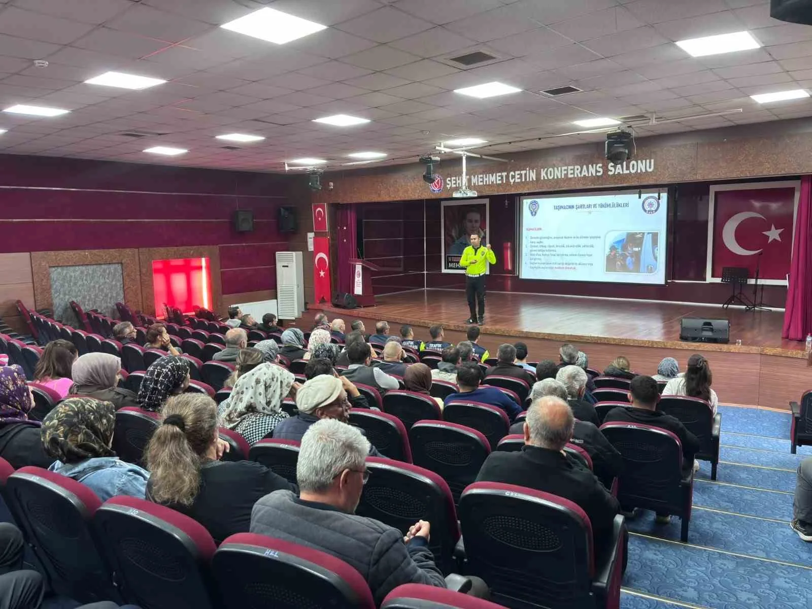 Uşak’ta okul servisi sürücülerine trafik güvenliği eğitimi