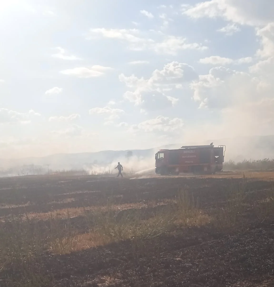 Çivril’de tarım arazisinde yangın çıktı