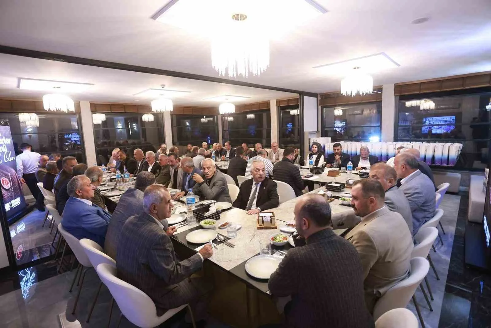 Sandıkçı’dan muhtarlara Muhtarlar Günü jesti