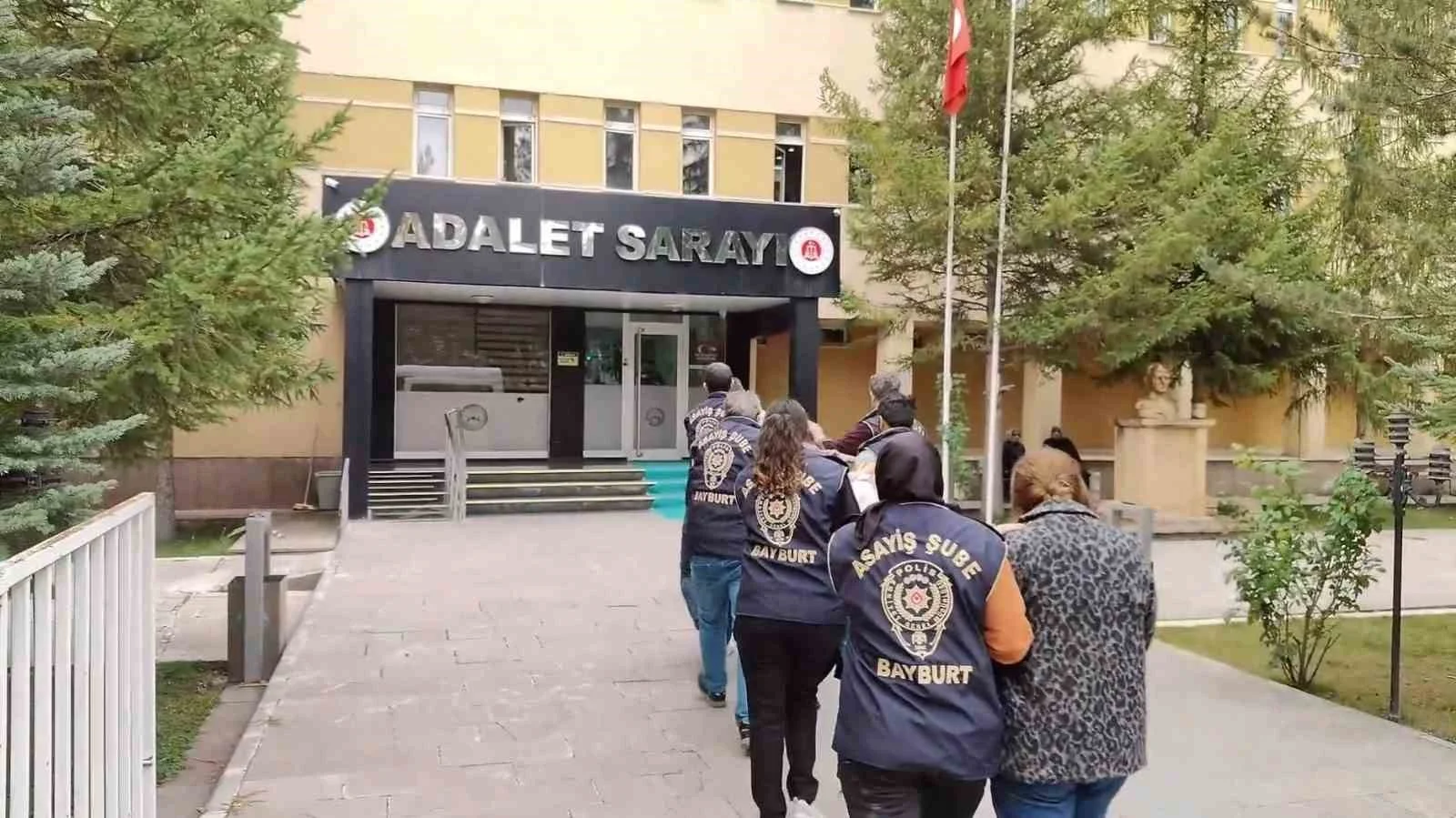Bayburt’ta 130 bin liralık dolandırıcılık olayının şüphelileri Gaziantep’te yakalandı