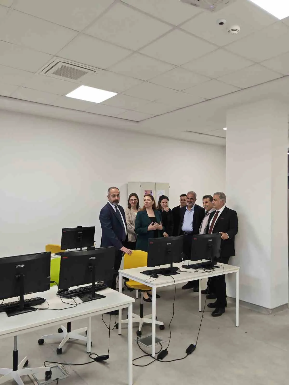 Rektör Şevli, Özel Eren Fen ve Teknoloji Lisesini ziyaret etti