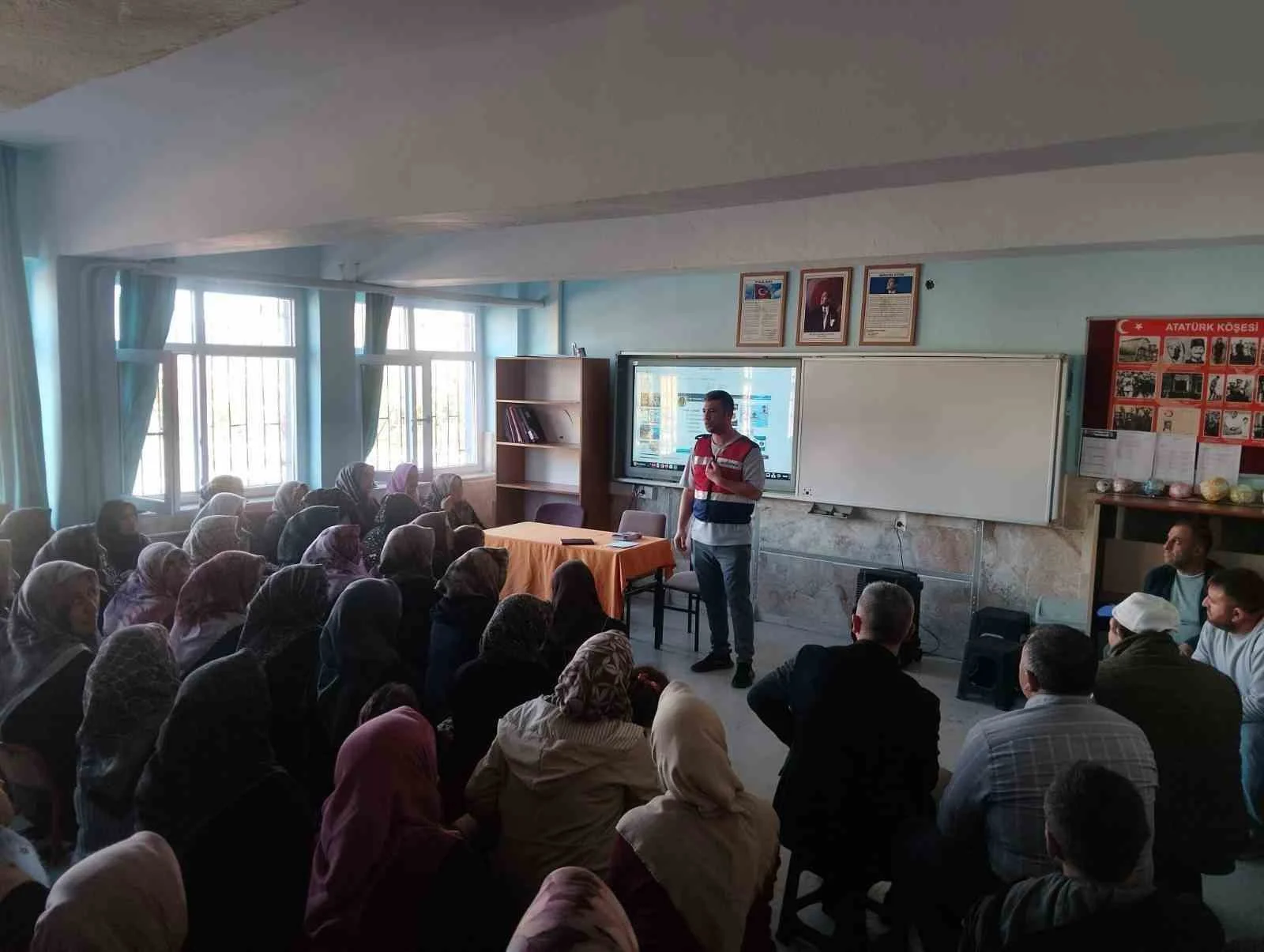Öğrencilere ve velilere kapsamlı siber güvenlik eğitimi