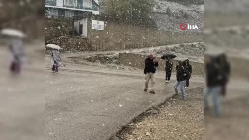 Bolu’da mevsimin ilk karı Yedigöller yoluna düştü: Zirve beyaza büründü