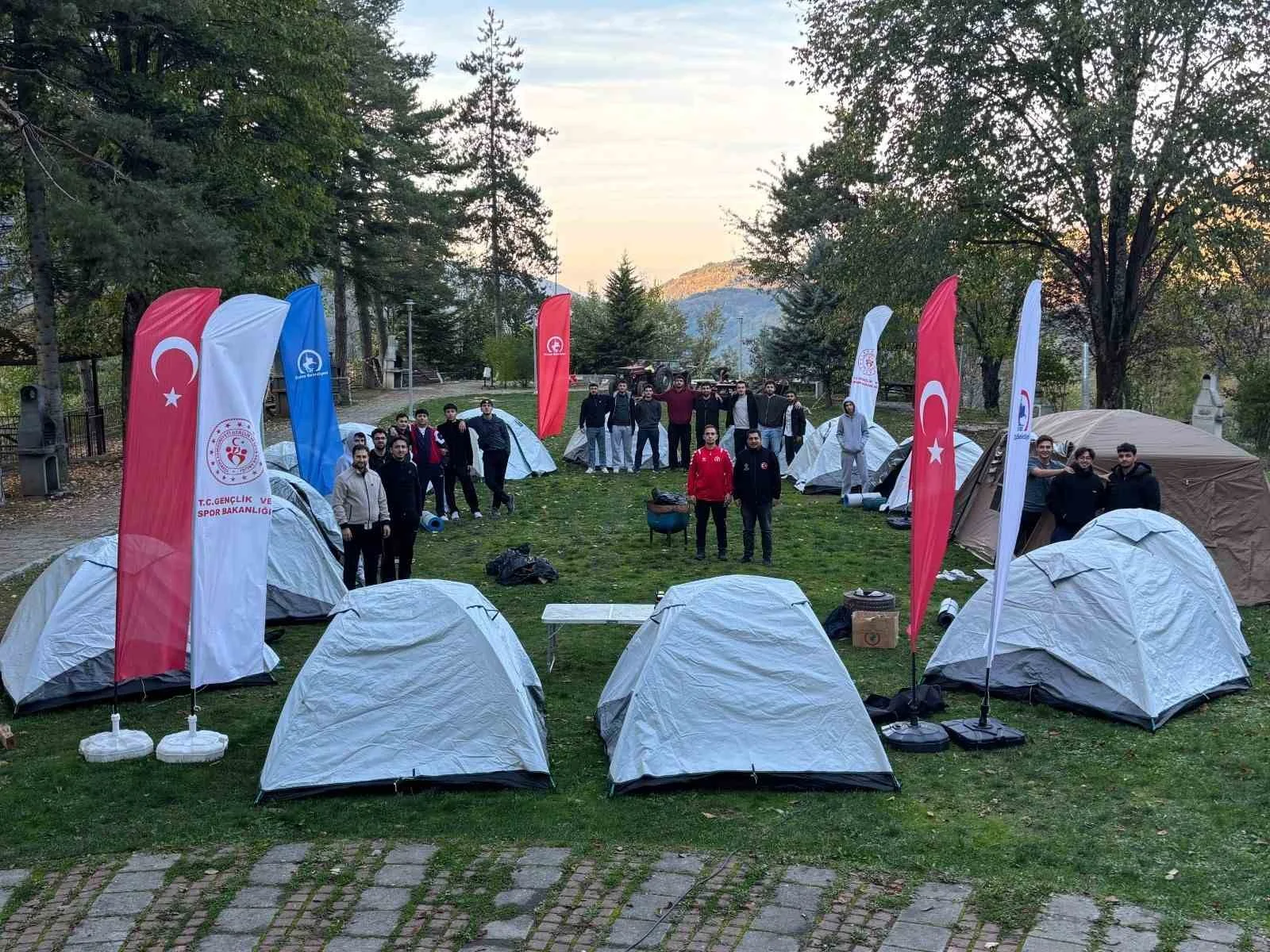 Üniversiteli gençlere Samandere kampı