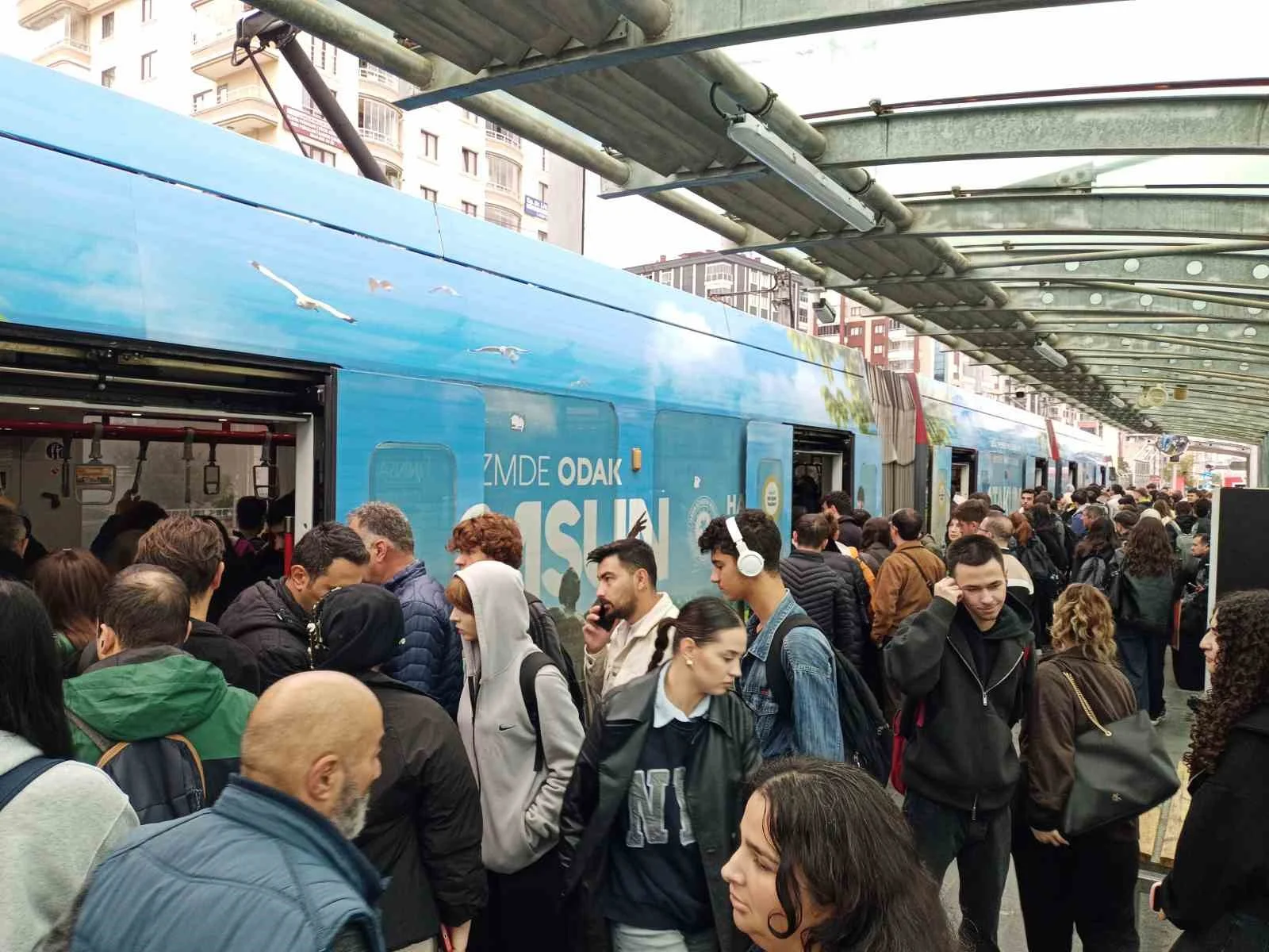 Samsun’da sabah saatlerinde tramvaylarda yoğunluk