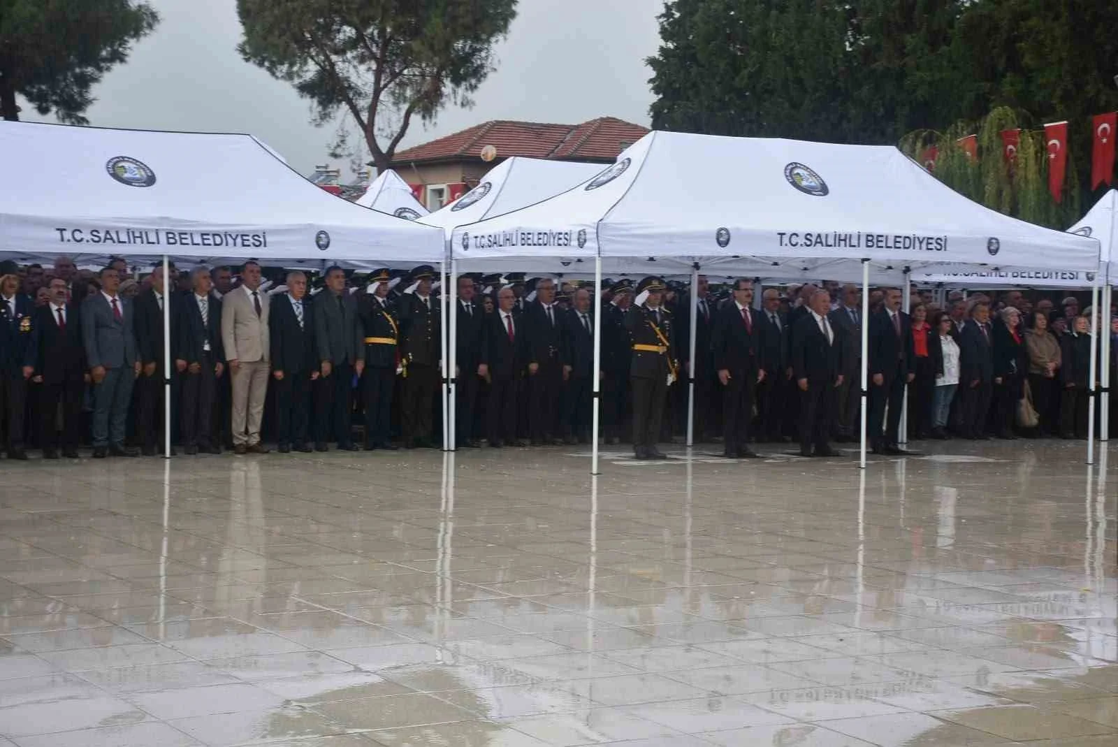 Salihli’de Cumhuriyet coşkusu başladı