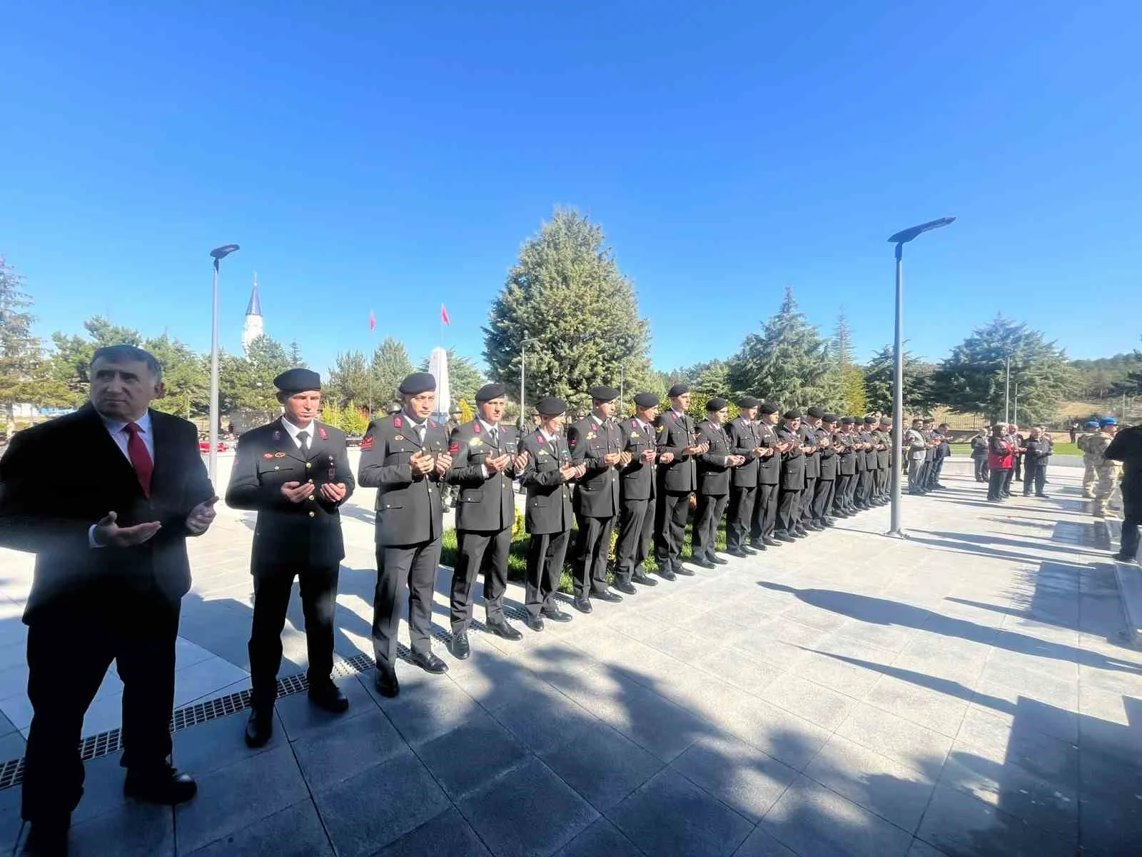 Çorum’da şehitler kabirleri başında dualarla anıldı