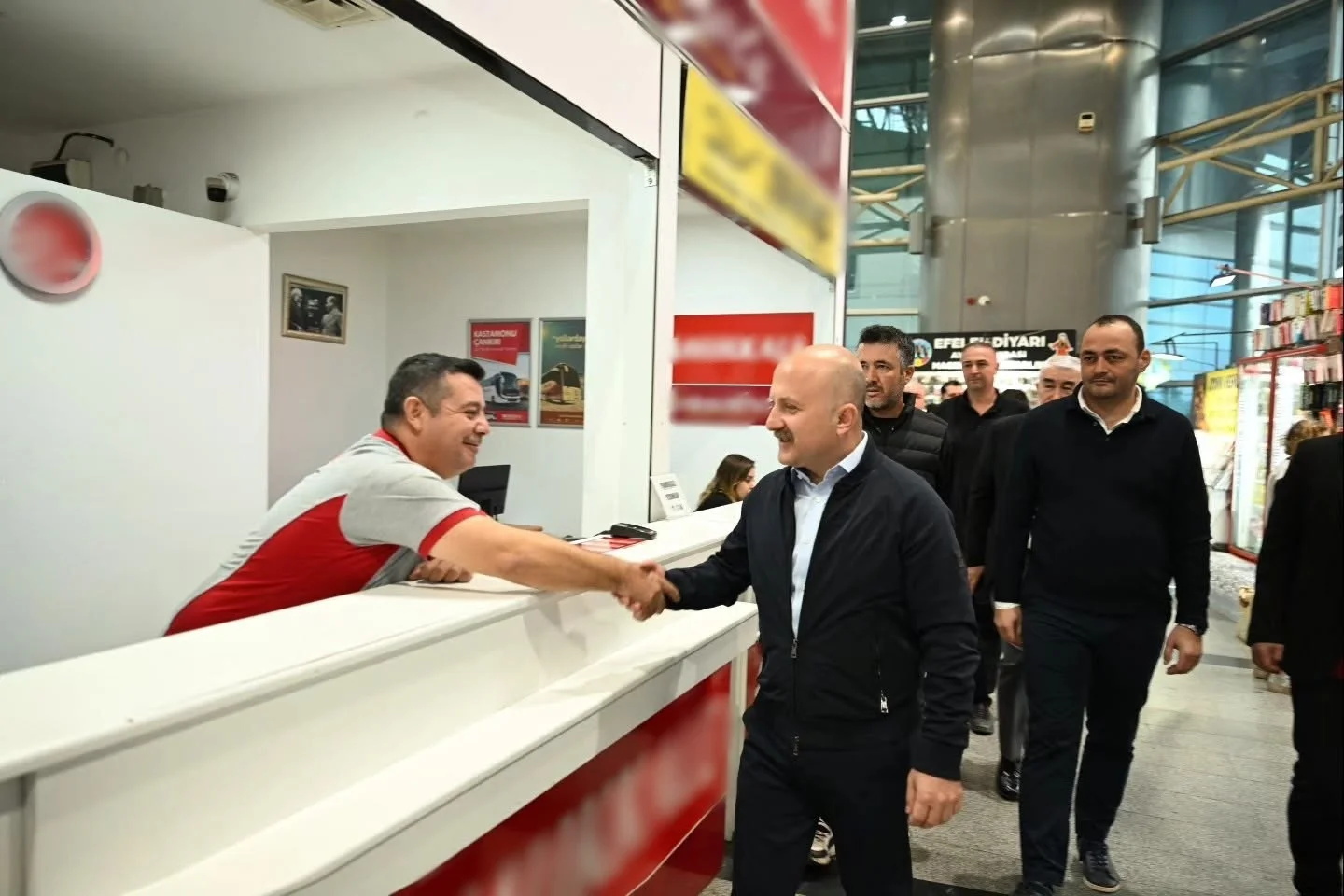 Aydın Valisi Varol, otobüs terminalinde yolcularla buluştu