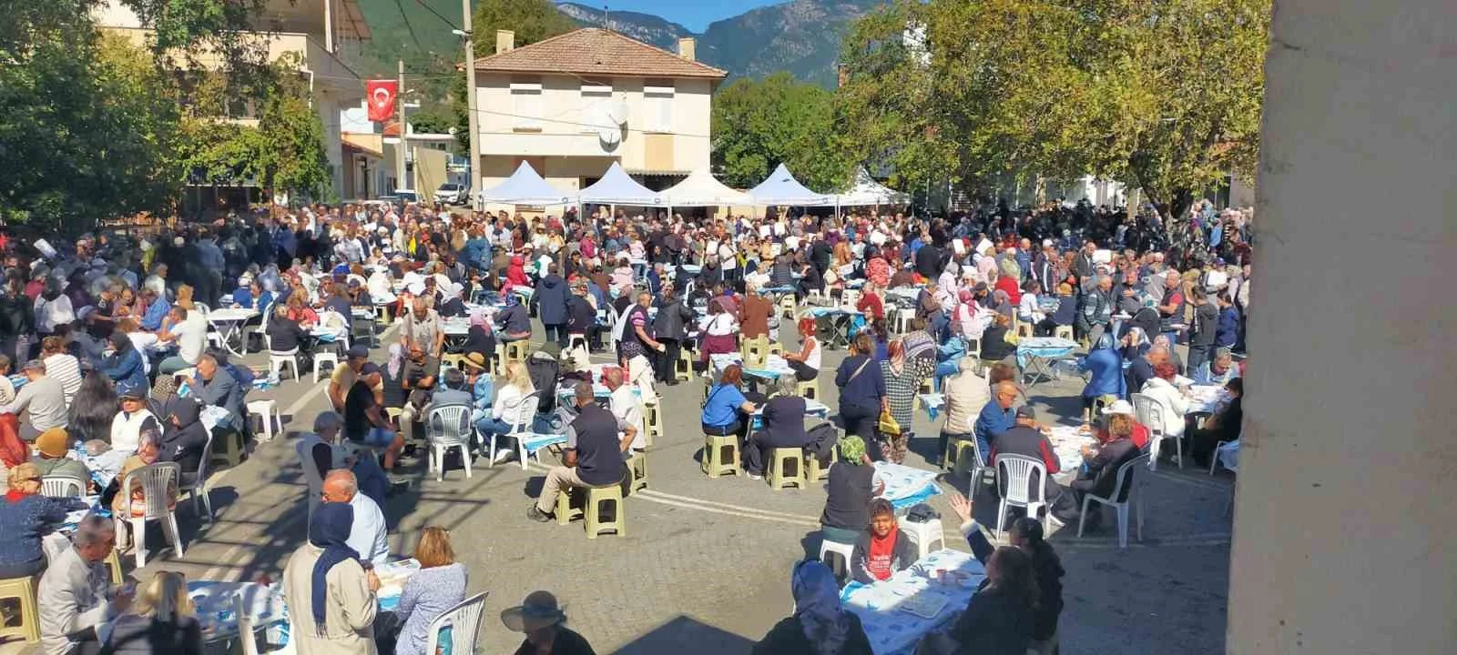 Edremit te Kızılkeçili Hayrı 5 bin kişiyi buluşturdu