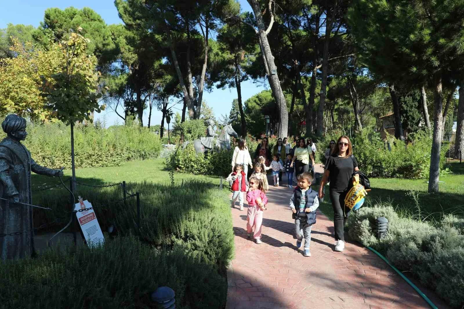 Minik misafirler Şehzadelerpark’ta hem öğrendi hem eğlendi